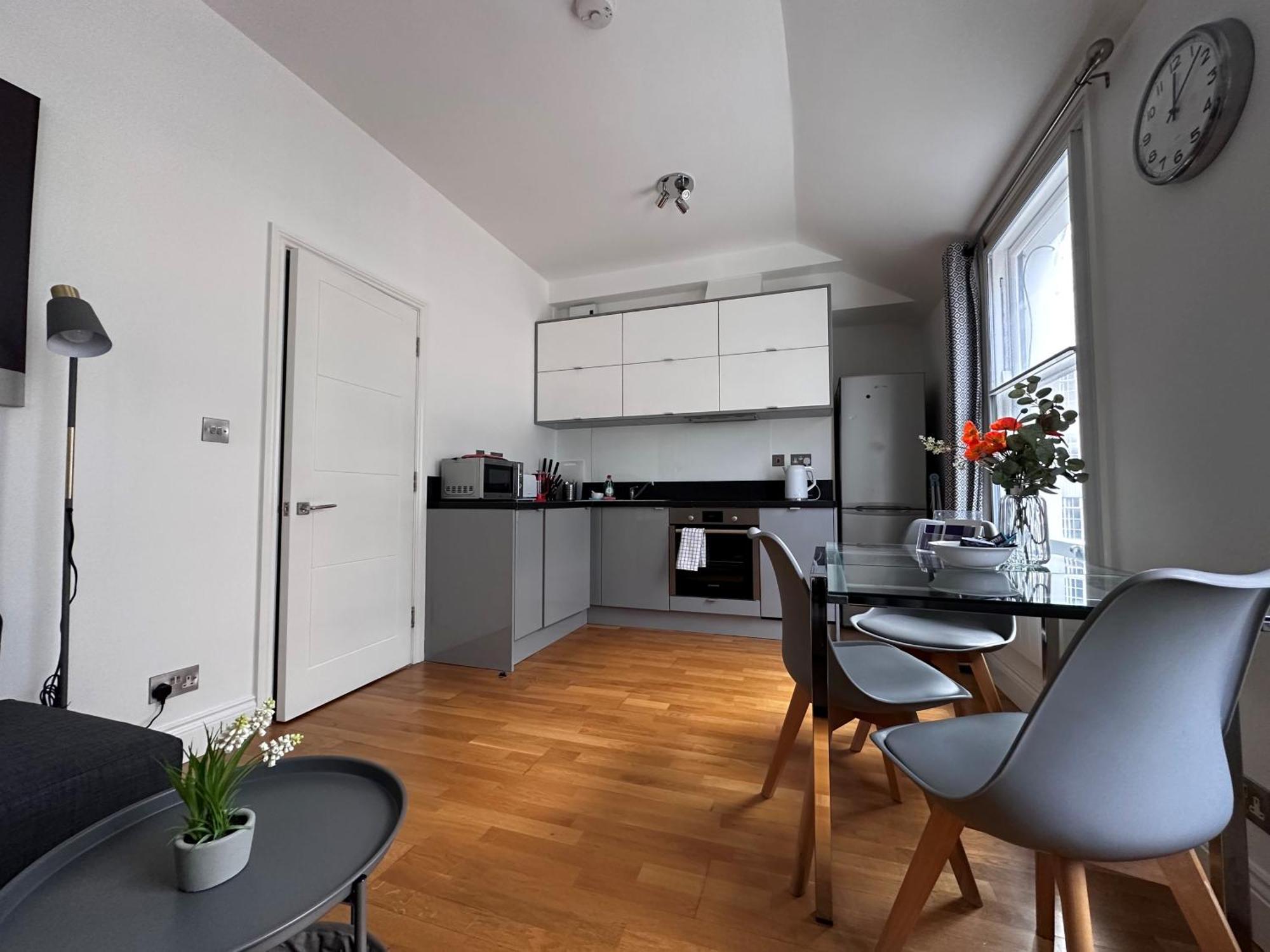 Apt 4, Soho Apartments 2Nd Floor By Indigo Flats London Exterior photo